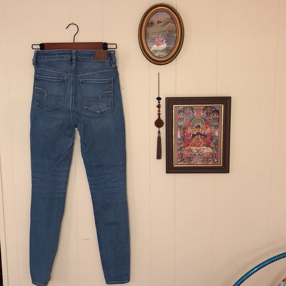 AEO High Waisted Jeans size 4 - Picture 3 of 6
